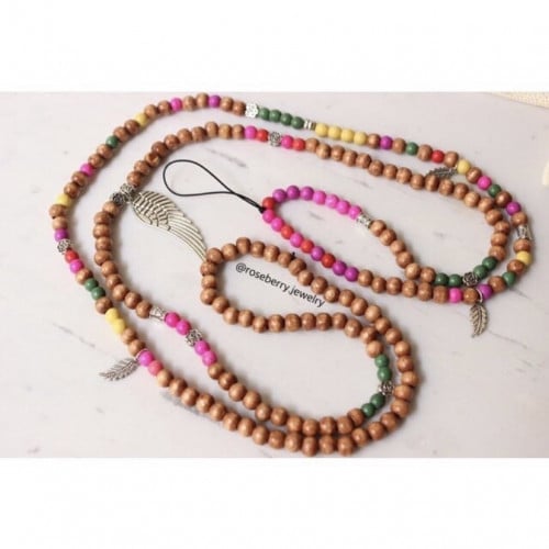 تعليقة جوال بخرز خشبي و ملون