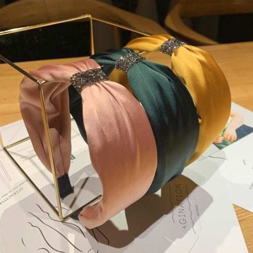 طوق ساتان فرنسي