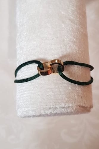 سوارة من ماركة كارتير الخيط