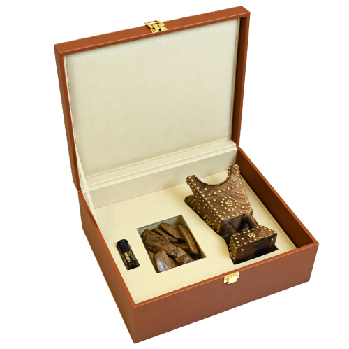 علبة جلد فاخرة مع هدية جزيرة العود ( مبخرة + دهن ف...