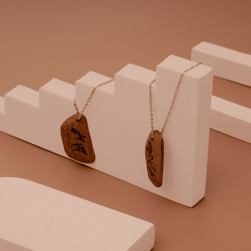 كتابة على البخور مع سلسال ذهبي