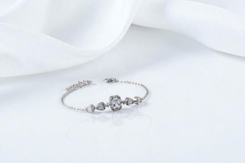 طقم نسائي فاخر صُمم خصيصًا ليمنحك إطلالة راقية ومش...