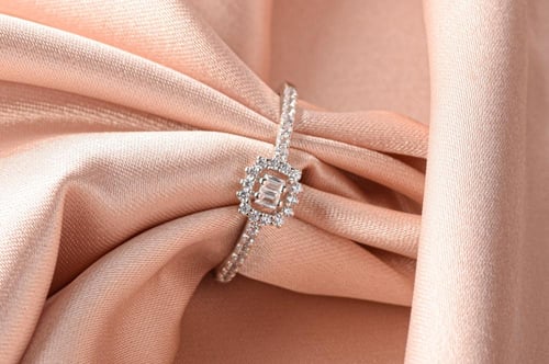 طقم سهرات فاخر من الفضة عيار 925 – أناقة متكاملة ب...