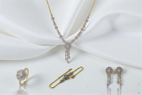 طقم نسائي فاخر من الفضة عيار 925 مطلي بالذهب