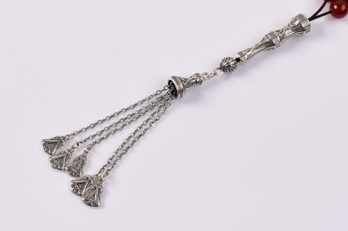 سبحة تحكي الفخامة… عقيق × فضة مطلي روديوم