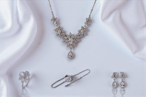 طقم فضة عيار 925 مطلي روديوم – فخامة تدوم ولمعان ل...