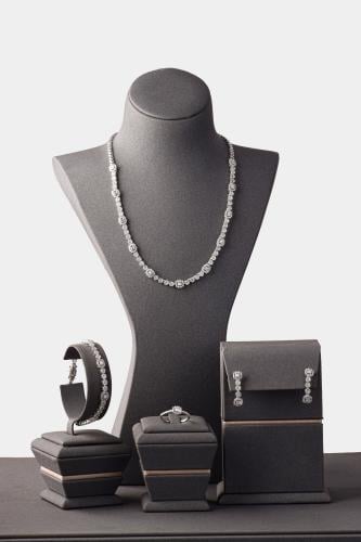 طقم سهرات فاخر من الفضة عيار 925 – أناقة متكاملة ب...