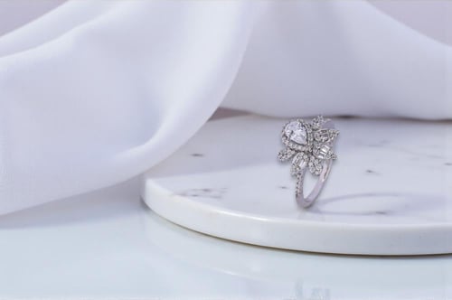 طقم فضة عيار 925 مطلي روديوم – فخامة تدوم ولمعان ل...