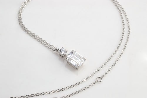 تعليقة نسائية