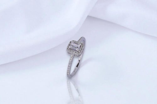 طقم نسائي فاخر صُمم خصيصًا ليمنحك إطلالة راقية ومش...