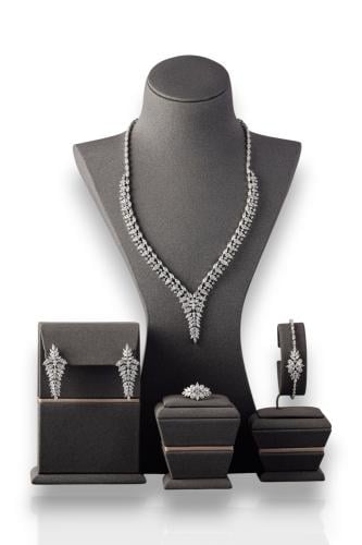 طقم الأناقة الملكية – فضة عيار 925 بتصميم ماسي فاخ...