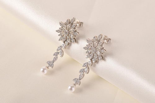 طقم لؤلؤ فاخر لإطلالة ملكية