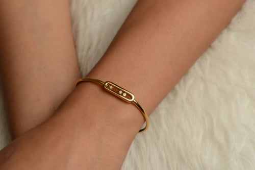 أسورة واقفة ذهبي