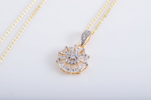 تعليقة نسائية