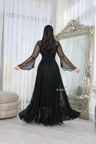 فستان سهرة ملكي بتصميم خاص