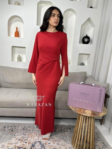 فستان سهرة ناعم بمسكه من الخصر