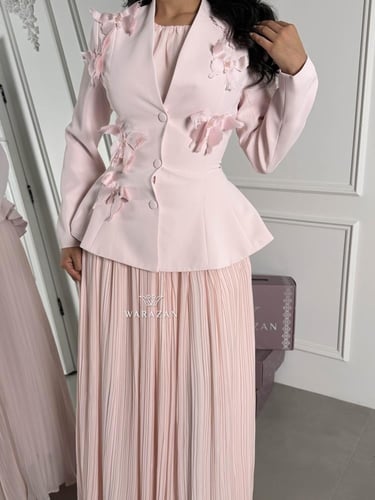 فستان انيق بكسرات و تدخيلة فراشة