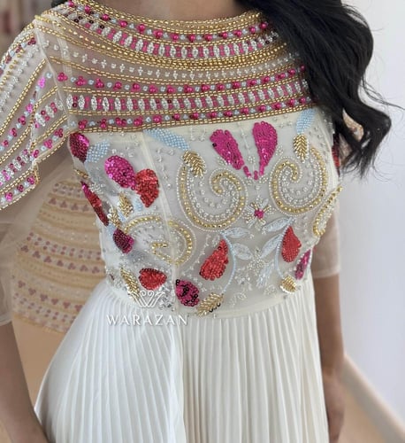 فستان انيق بكسرات وبترتر