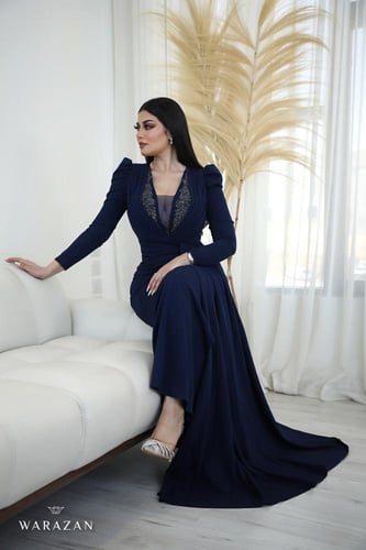 فستان سهرة ماسك بتطريز من الصدر