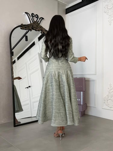 فستان انيق بكرستال من الرقبه