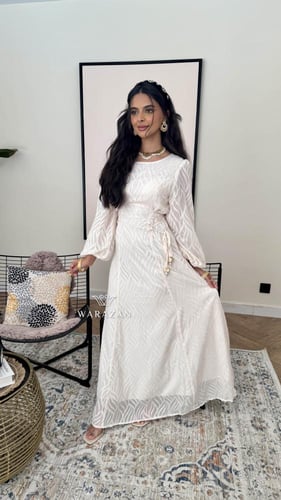 فستان طويل ناعم باكمام واسعه