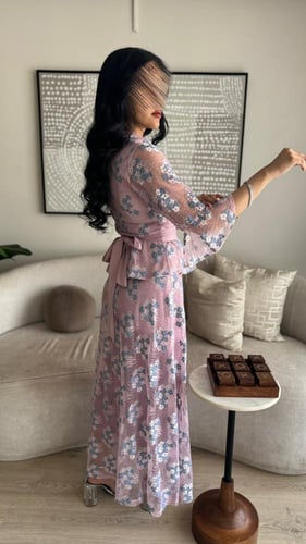 طقم دانتيل انيق لطلة العيد