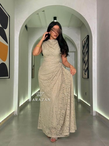 فستان دانتيل بقصة من الخصر