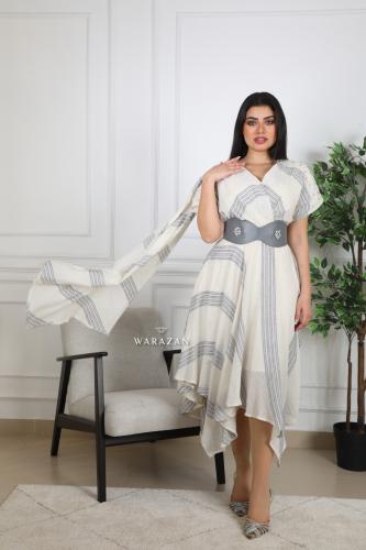 فستان بقصة كم وحزام من الخصر