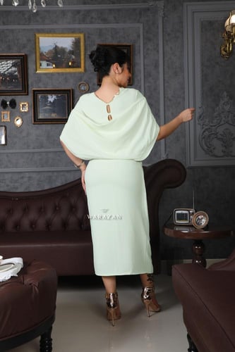 طقم ناعم بسلسال من الخصر