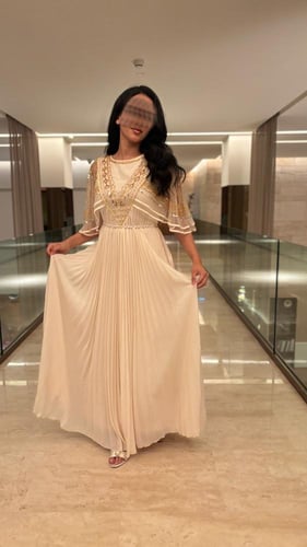 فستان سهرة بكسرات و قصة من الصدر ( بدون حزام )