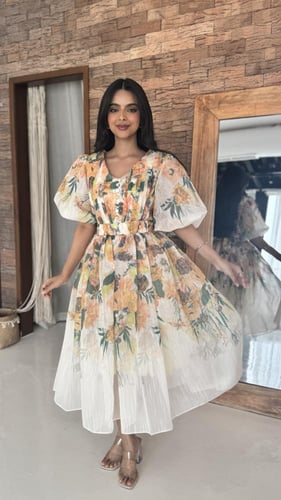 فستان ميد بتشجيرة أنيقة