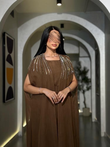 جلابية ناعمة بقصة كاب للمناسبات الخاصة