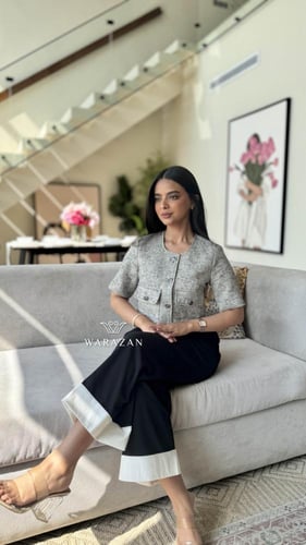 طقم كلاسيك انيق من قماش التويد والكريب