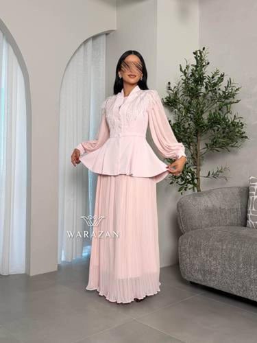 فستان بطبقتين بتدخيلة لول من الصدر