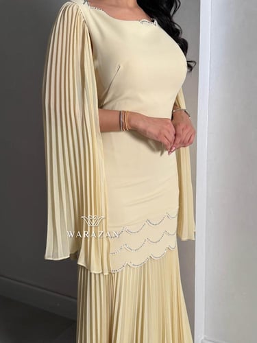 طقم انيق بتطريز دانتيل