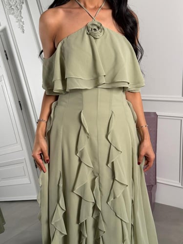 فستان ناعم بقصه توب وكشكش من تحت