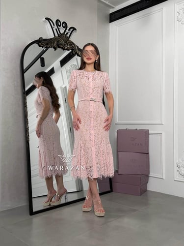 فستان دانتيل مبطن و بحزام كرستال