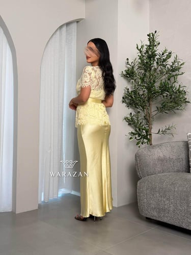 فستان انيق بدانتيل وبكرستال