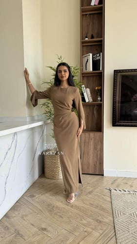 فستان سهرة ناعم بمسكه من الخصر