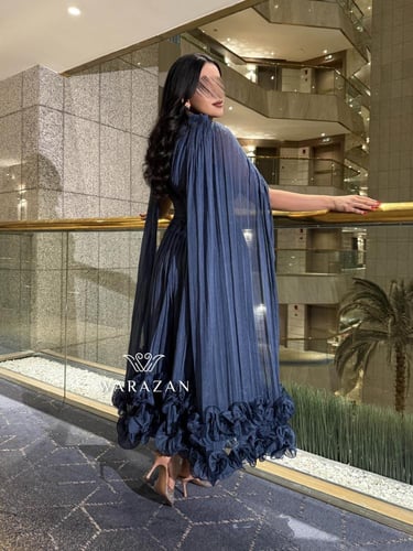 فساتين سهرة لامعة بقصة أكمام طويلة ستايل كرنكل