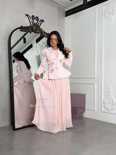 فستان انيق بكسرات و تدخيلة فراشة