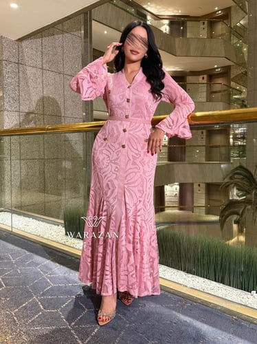 فساتين ماسك بنقشة أنيقة وتصميم جذاب