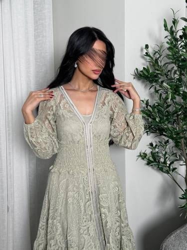 فستان دانتيل بزم من الخصر