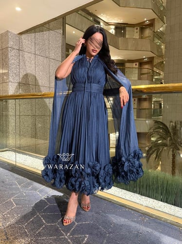 فساتين سهرة لامعة بقصة أكمام طويلة ستايل كرنكل