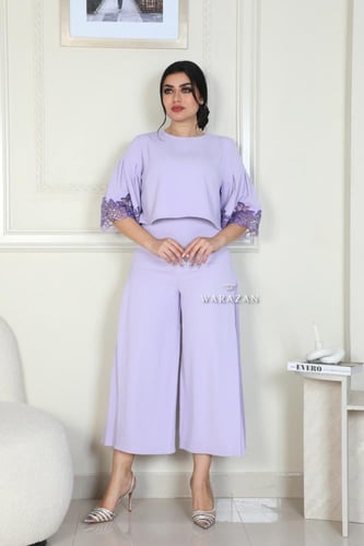 طقم كلاسيكي بأكمام مزينة بالدانتيل