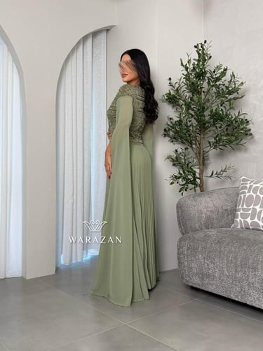 فستان ملكي بكسرات وبتطريز شك يدوي