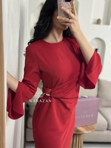 فستان سهرة ناعم بمسكه من الخصر