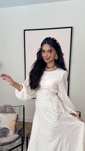 فستان طويل ناعم باكمام واسعه