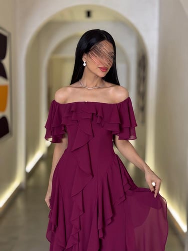 فستان ناعم بقصة من الكتف