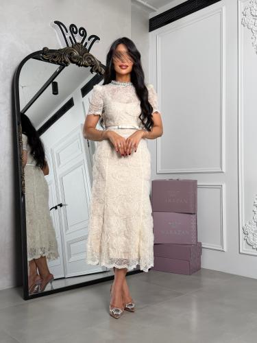 فستان بكرستال من الرقبه و بتفاصيل ورود